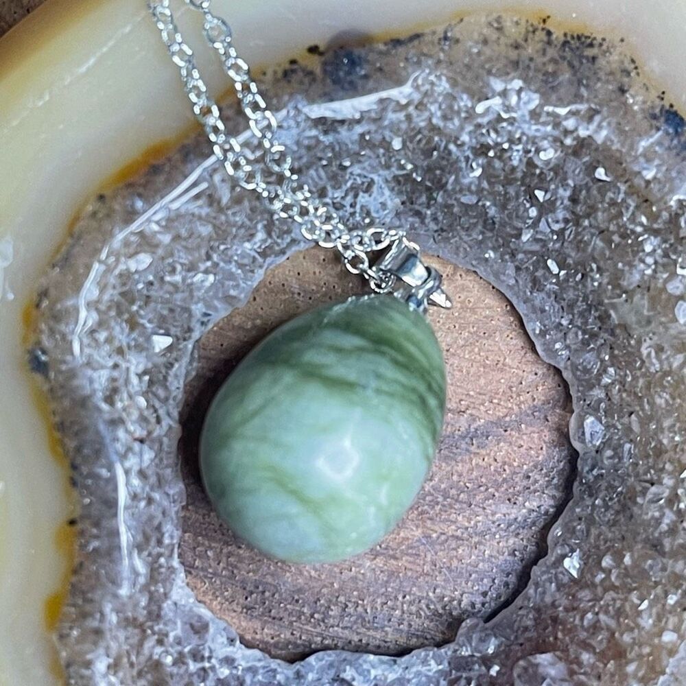 Chinese jade natural green raindrop pendant silver plated stainless steel silver - Picture 3 of 7